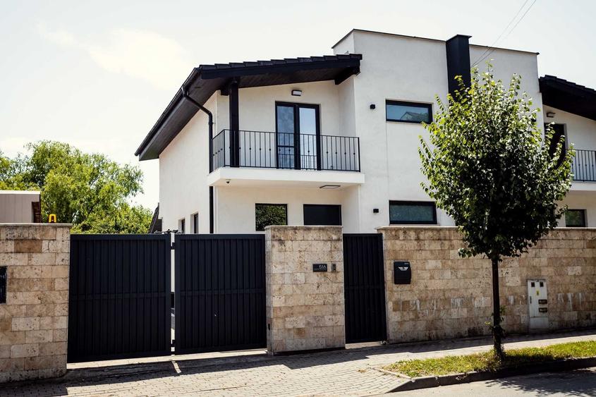 Casă cu 4 camere cu Teren 230 Mp în Central