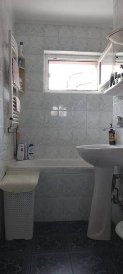 Apartament cu 3 camere semidecomandat în Șagului