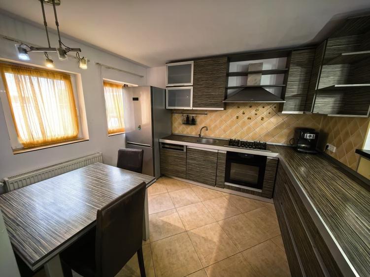 Casă cu 3 camere în Dumbrăvița