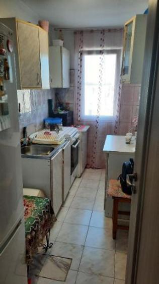 Apartament cu 3 camere semidecomandat în Ferentari