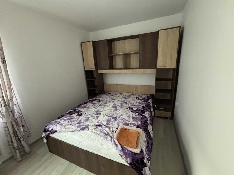 Apartament cu 3 camere semidecomandat în Dacia