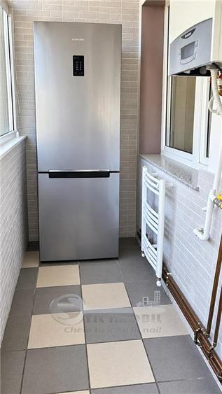 Apartament cu 3 camere decomandat în Podu Roș