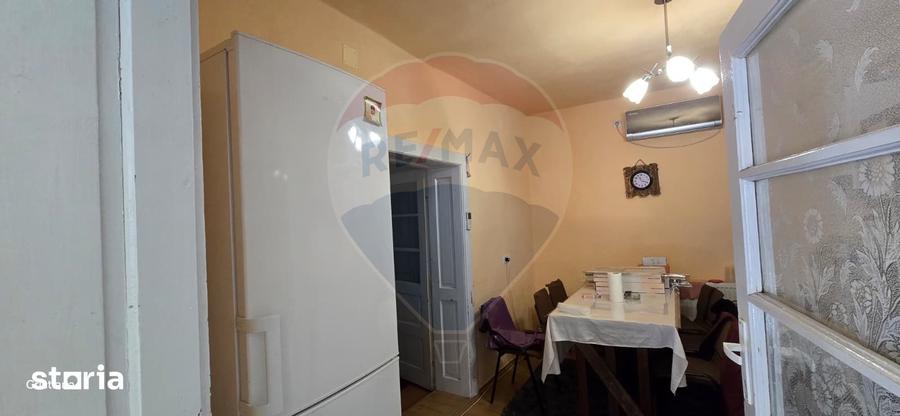 Casă cu 5 camere cu Teren 1076 Mp în Central