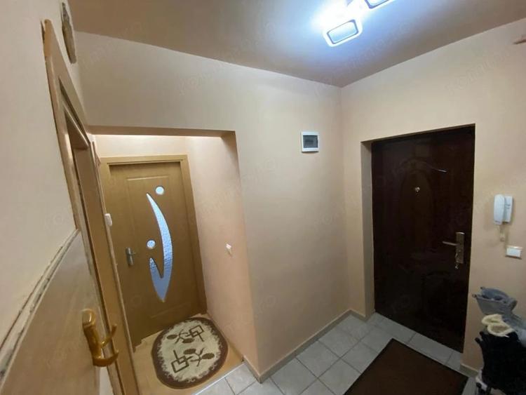 Apartament cu 3 camere decomandat în Gușterița