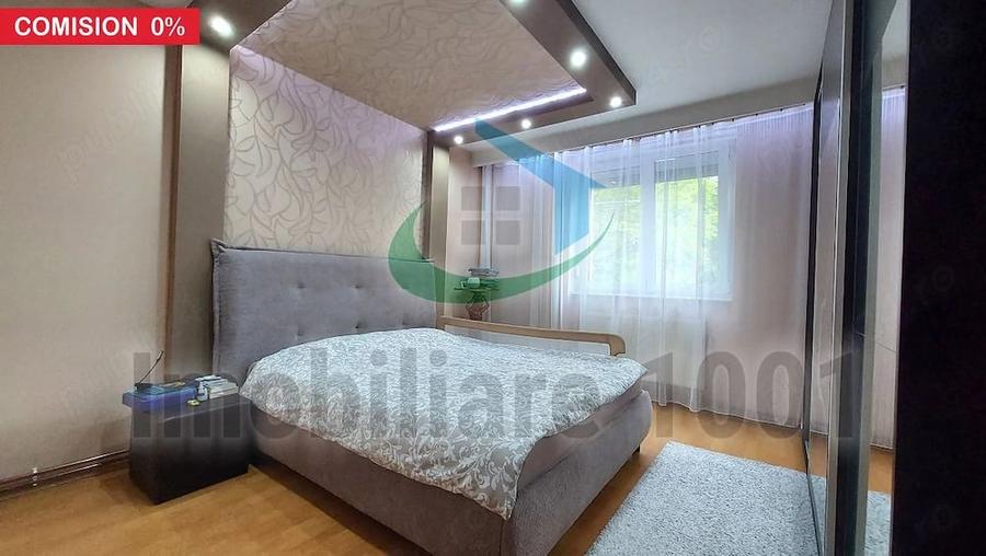 Apartament cu 4 camere decomandat în Central