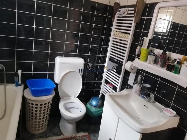 Apartament cu 3 camere semidecomandat în Aurel Vlaicu