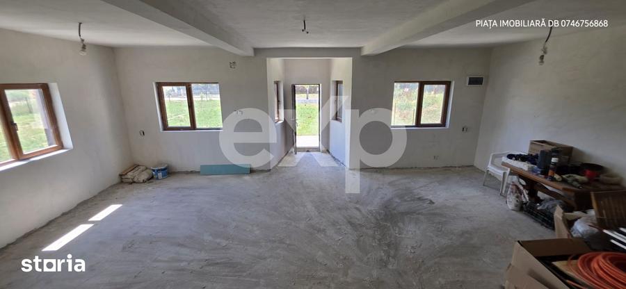 Casă cu 7 camere decomandat cu Teren 2000 Mp în Răcari