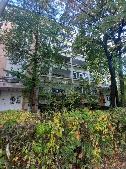 Vand ap. 4 camere si garaj et.1 str. Moldovei