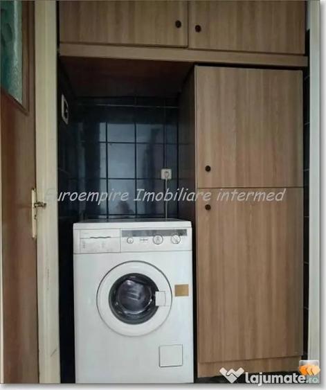 Apartament cu 3 camere semidecomandat în Abator