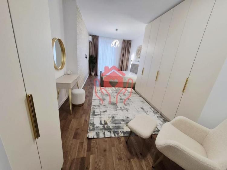 Apartament cu 4 camere semidecomandat, mobilat în Băneasa