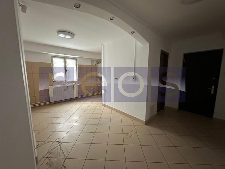 Apartament cu 3 camere decomandat în P-ța Alba Iulia — fotografia 1