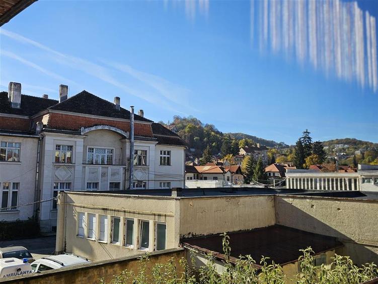 Apartament cu 3 camere decomandat, mobilat în Centrul Istoric