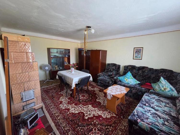 Casă cu 3 camere cu Teren 2000 Mp în Deleni