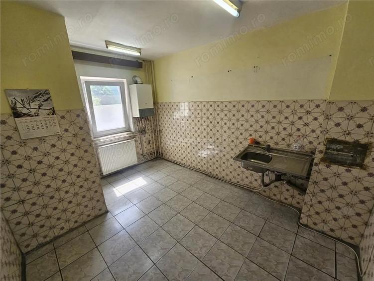 Apartament cu 4 camere decomandat, mobilat în Micro IV