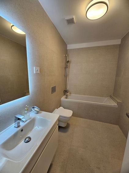 Apartament cu 3 camere decomandat în Băneasa