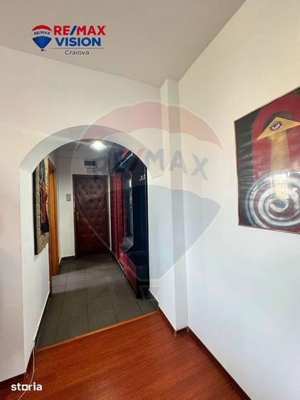 Apartament cu 4 camere decomandat, mobilat în Bordei