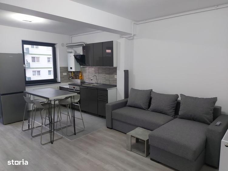 Apartament cu 2 camere decomandat în Tractorul