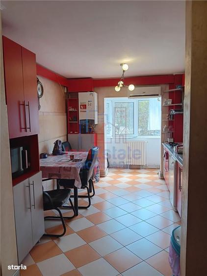 Apartament cu 3 camere, mobilat în Frumoasa