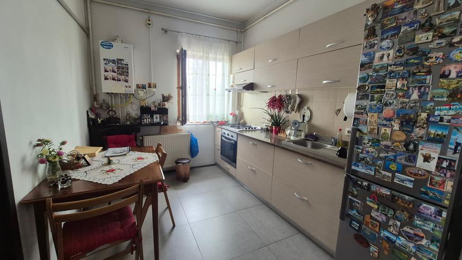 Apartament cu 2 camere decomandat în Colentina