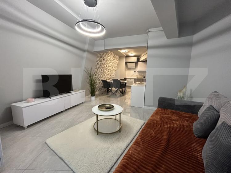Apartament cu 3 camere semidecomandat, mobilat în Zorilor