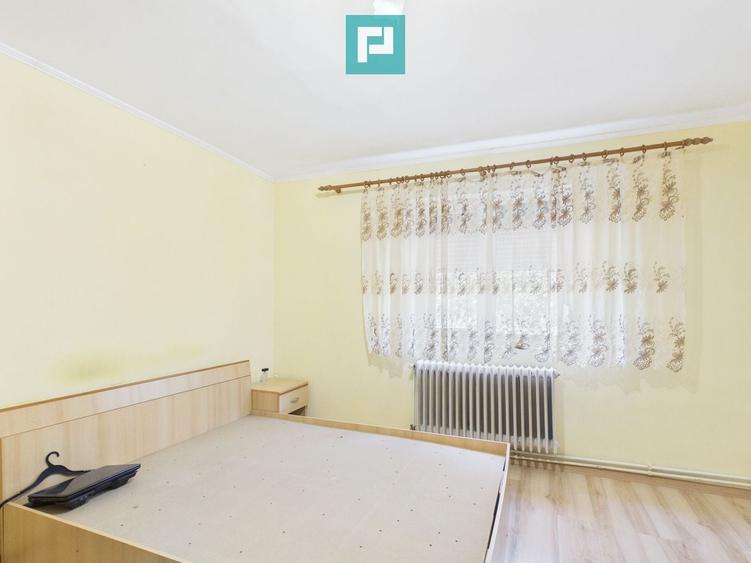 Casă individuală cu 4 camere cu Canalizare în Mocrea