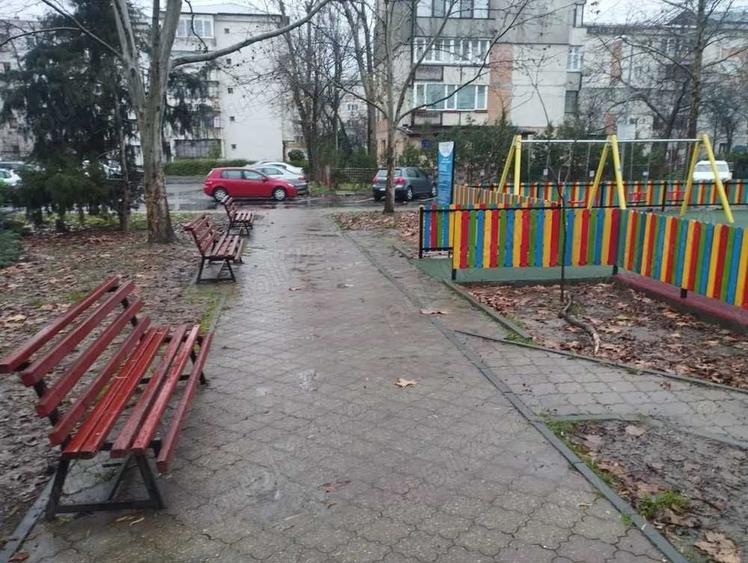 Apartament cu 3 camere decomandat în Mircea-Vodă