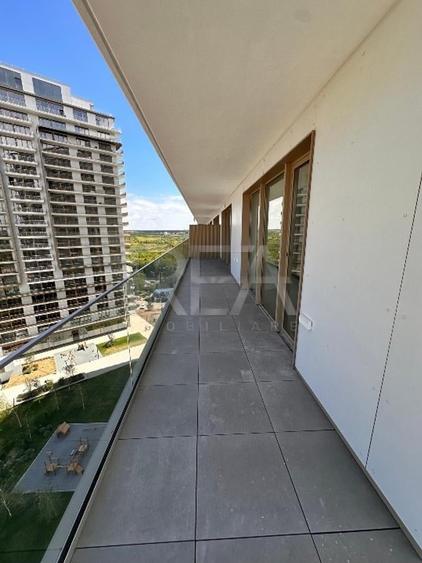 Apartament cu 3 camere semidecomandat în Aviației