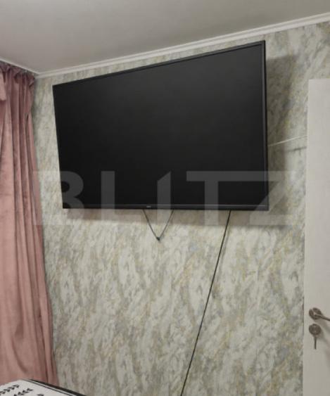 Apartament cu 3 camere semidecomandat în Podu Roș