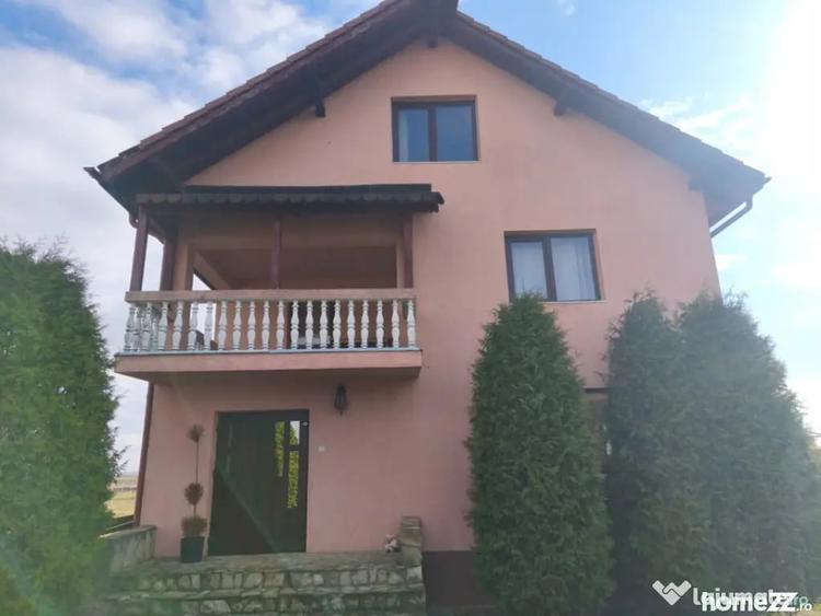 Casă cu 5 camere cu Teren 1600 Mp în Central