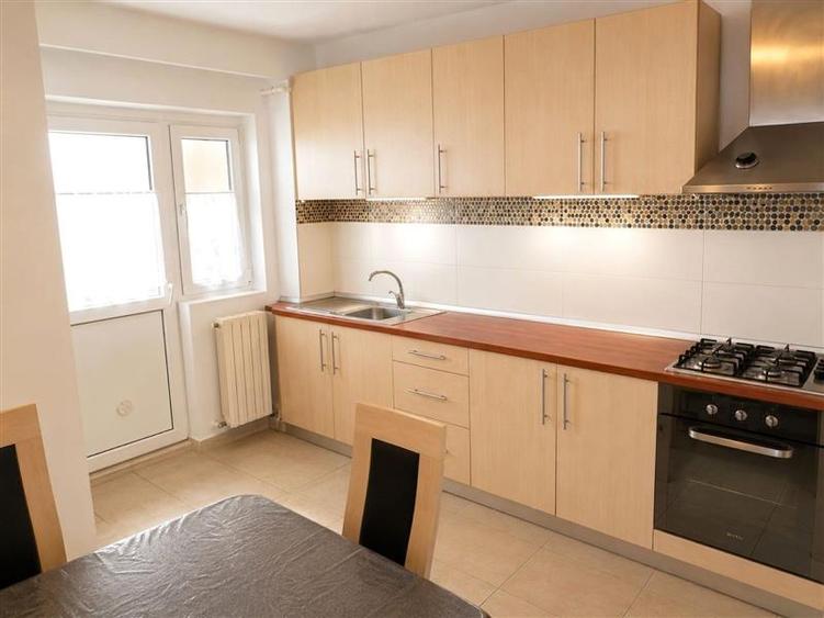 Apartament cu 4 camere decomandat, mobilat în Ultracentral