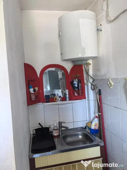 Garsonieră decomandată în Central
