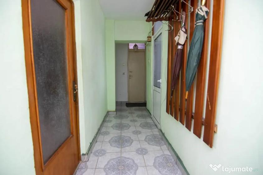 Apartament cu 4 camere decomandat în Central