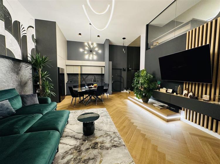 Apartament cu 3 camere semidecomandat, mobilat în Central