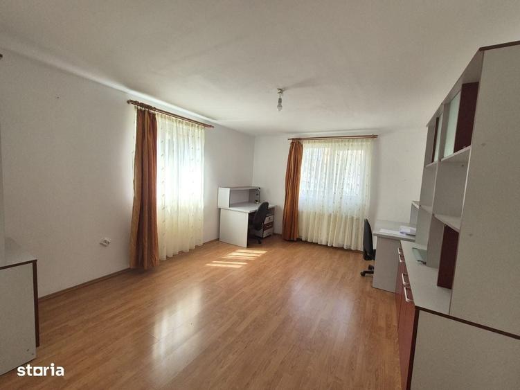 Casă cu 3 camere cu Teren 337 Mp în Central