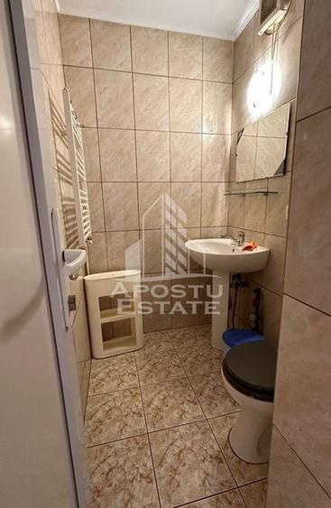 Apartament cu 3 camere semidecomandat, mobilat în Complex Studențesc