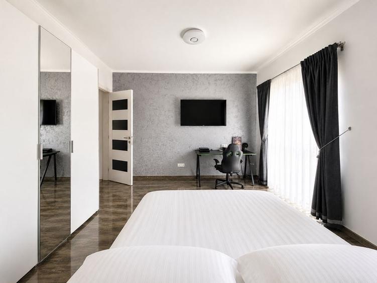 Apartament cu 3 camere decomandat în Exterior Vest