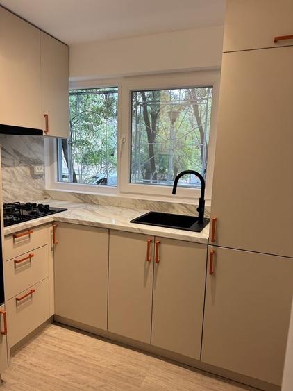 Apartament cu 3 camere decomandat în Exterior Vest