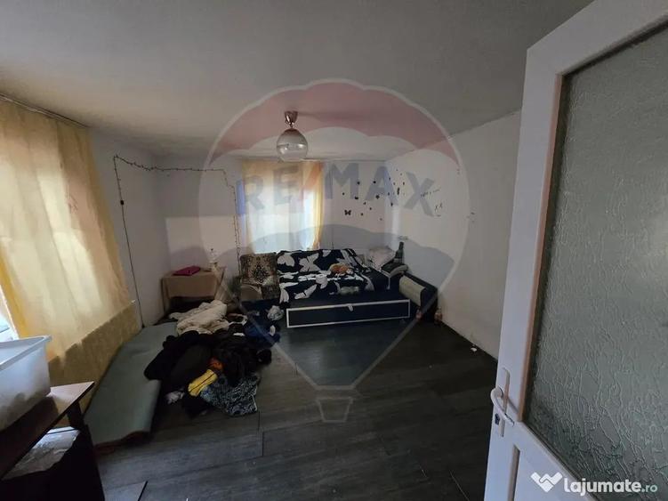 Casă cu 4 camere cu Teren 405 Mp în Periferie