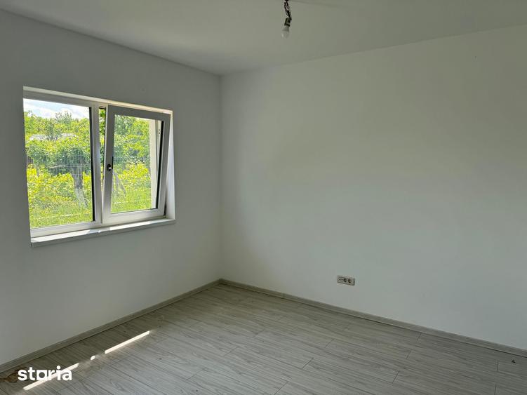 Casă cu 4 camere cu Teren 250 Mp în Bârnova