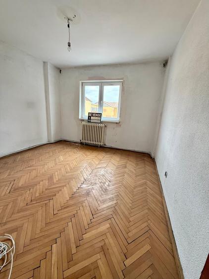 Apartament cu 3 camere, decomandat, Cetate, pret 79.000 - 2