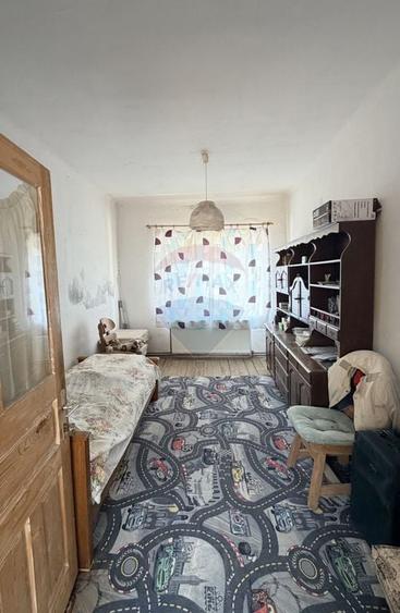 Casă cu 5 camere cu Teren 1400 Mp în Vale