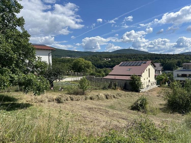 Teren de 808 mp, în Stana