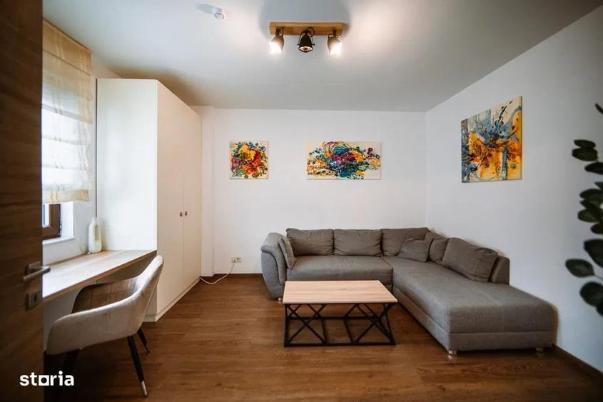 Apartament cu 3 camere semidecomandat, mobilat în Unirii