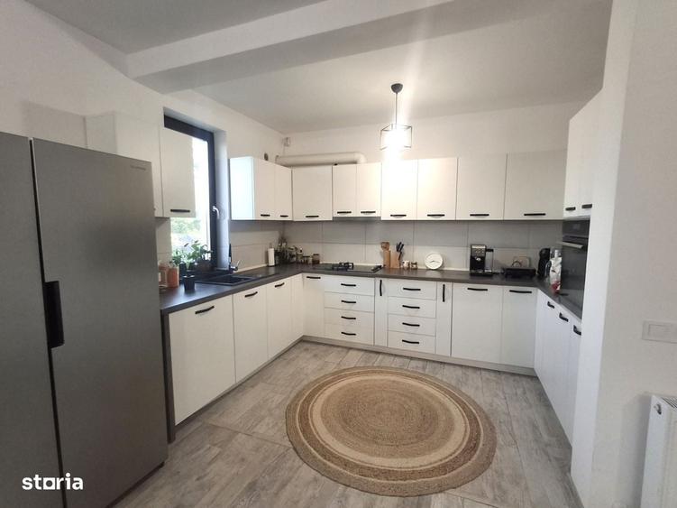 Casă cu 3 camere în Central