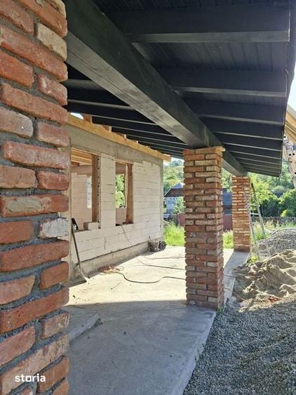 Casă cu 4 camere cu Teren 225 Mp în Chiuiești