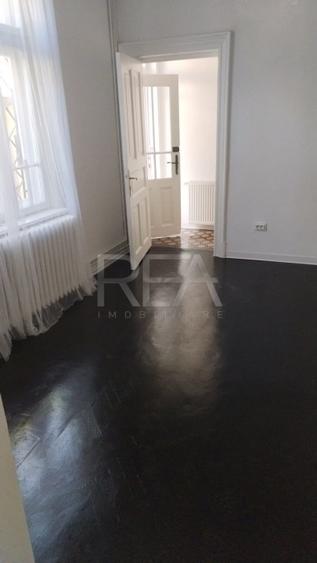 Casă cu 3 camere cu Canalizare în Dorobanți