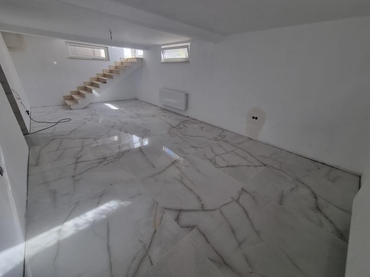 Casă individuală cu 6 camere cu Teren 350 Mp în Cetate