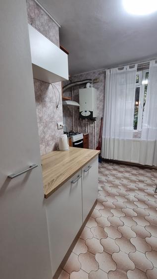 Apartament cu 3 camere decomandat în Berceni