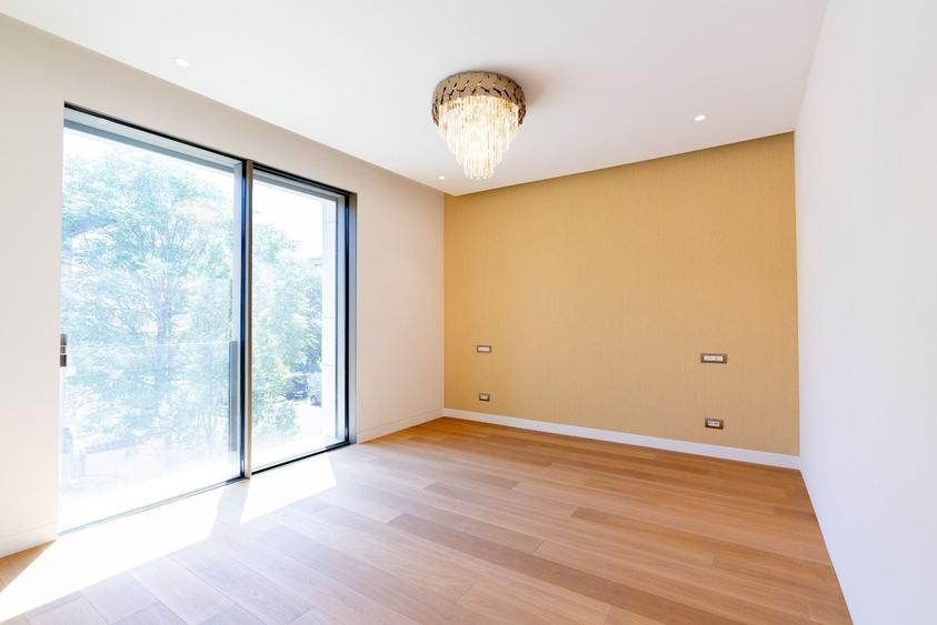 Apartament cu 3 camere semidecomandat în Dorobanți