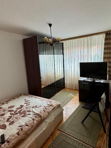 Apartament cu 4 camere decomandat în Valea Rosie